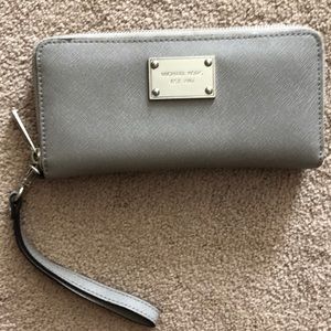 Miachel kors wallet